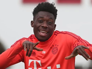 Alphonso Davies được bầu chọn là tân binh xuất sắc nhất Bundesliga mùa giải 2019/2020