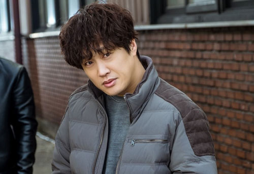 Tài tử sụp đổ hình tượng mẫu mực vì bê bối cá độ