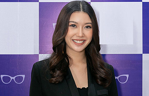 Thuý Vân mặc áo rộng đi sự kiện giữa tin đồn có bầu