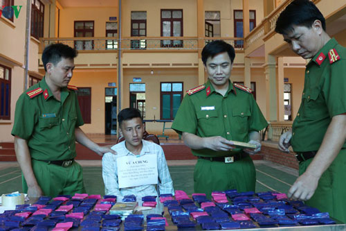 Đối tượng mang 2 bánh heroin và 24.000 viên ma túy sa lưới ở Điện Biên