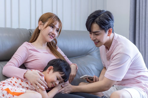 Thu Thủy hát tặng con gái sắp chào đời