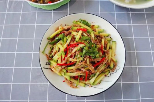 Ngày hè nắng nóng, chị em làm ngày ngay món thịt vịt trộn chua ngọt đổi bữa khiến chồng con mê tít