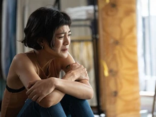 Dẫn người yêu đến ra mắt, anh bất ngờ ghé tai mẹ tôi hỏi nhỏ khiến bà vội vàng bỏ đi