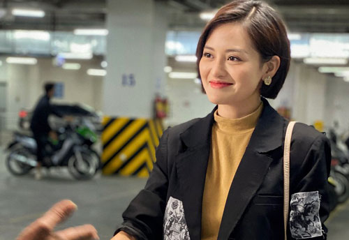 Thùy Anh mặc áo cổ lọ quay "Tình yêu và tham vọng" giữa cái nóng 40 độ