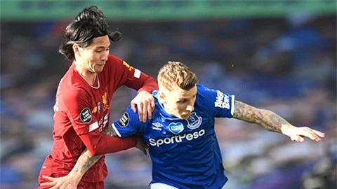 Carragher mượn chuyện Minamino để chọc Liverpool vụ Werner