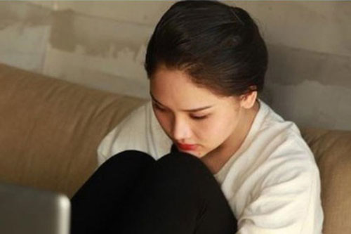 Con dâu khó xử vì tối nào mẹ chồng cũng vào phòng... 'nằm ké điều hòa'