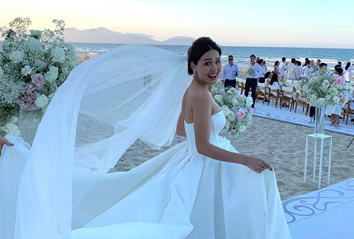 Những người đẹp 9X nên duyên với ông chủ lớn