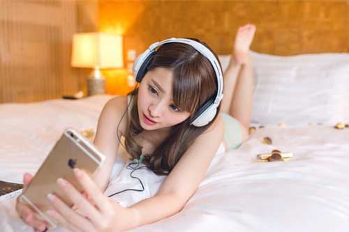 3 đồ vật đặt cạnh giường gây hại sức khỏe, làm tăng nguy cơ ung thư