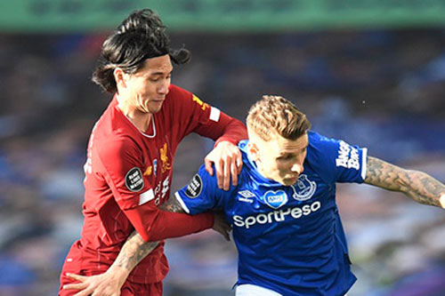 Carragher mượn chuyện Minamino để "chọc" Liverpool vụ Werner