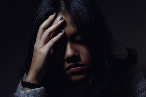 Không thấy 100 triệu trong tủ quần áo đâu, em gọi điện hỏi chồng và "chết điếng" với câu trả lời của anh