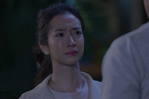 Trước ngày ra tòa, chồng đứng đợi tôi dưới mưa đến ướt sũng chỉ để đưa lại một vật mà lâu nay anh vẫn luôn giữ khư khư