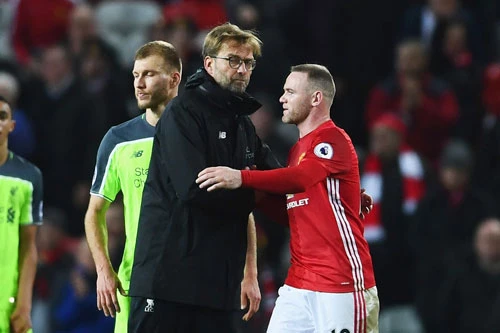 Rooney và HLV Klopp (trái).