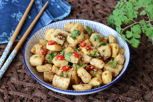 Thêm 1 thứ gia vị đặc biệt, có ngay món đậu phụ chiên giòn rụm, ngon "bá cháy"