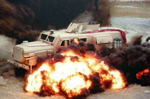 Hai xe thiết giáp Mỹ bị phá hủy sau vụ tấn công tại Syria