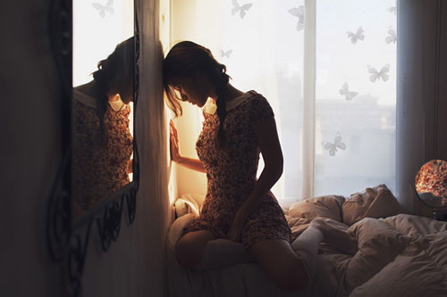 Bực tức vì chồng bắt dùng lọ nước hoa cũ kĩ mỗi đêm, tôi "sởn da gà" khi vô tình biết sự thật phái sau