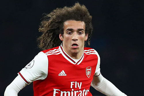 Bóp cổ đối thủ, sao trẻ Arsenal vẫn thoát án phạt