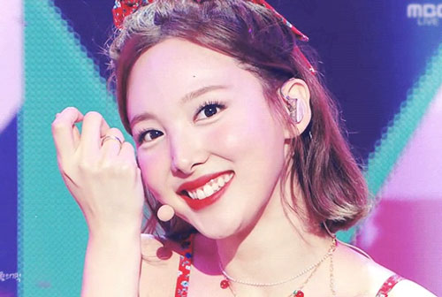 Visual 'tươi mát như trái cây mùa Hè' của Na Yeon (Twice)