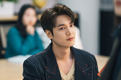 Lee Min Ho khoe quà sinh nhật “khủng”