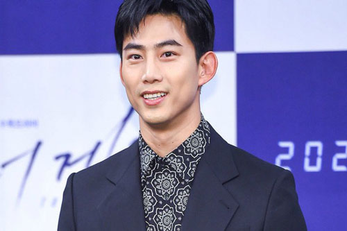 Thành viên Taecyeon (2PM) xác nhận hẹn hò