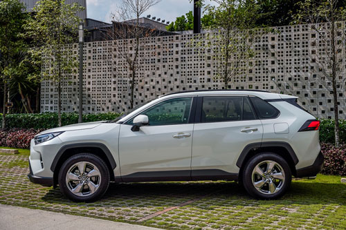 SUV Toyota đẹp long lanh, giá hơn 1,1 tỷ đồng, cạnh tranh với Honda CR-V, Mazda CX-5