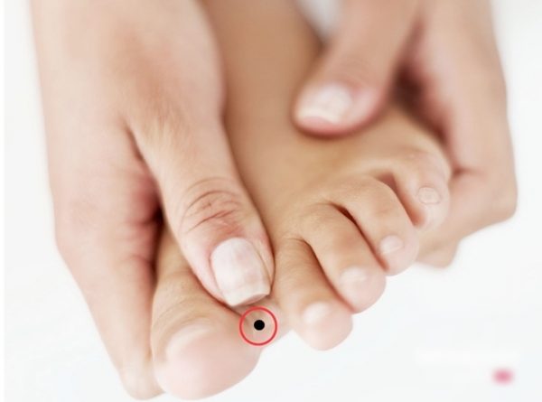 Những nốt ruồi ở chân chứa “mỏ vàng”, gia chủ có thể cả đời giàu sang, sung túc, cuộc sống viên mãn ít ai sánh bằng