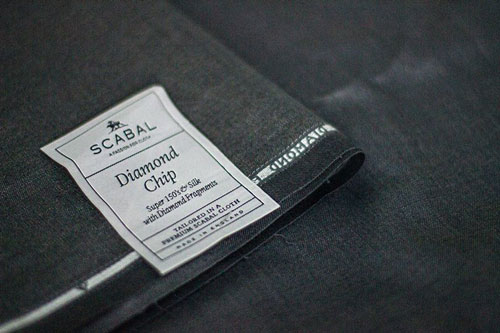 Cận cảnh miếng vải siêu đắt, làm từ vụn kim cương