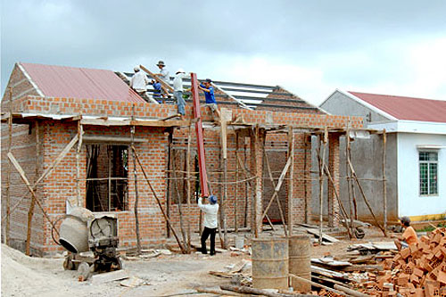 Hộ gia đình tự xây nhà có phải nộp thuế?