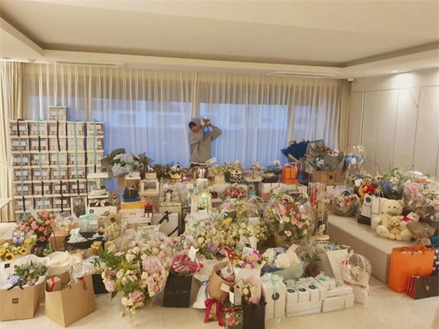 Lee Min Ho khoe quà sinh nhật “khủng”  - Ảnh 2.