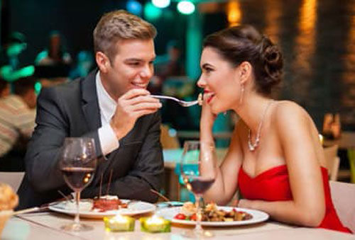 Lên mạng than thở vì bạn trai lương 20 triệu/tháng nhưng không đưa đi ăn nhà hàng, cô gái bị 'ném đá hội đồng'