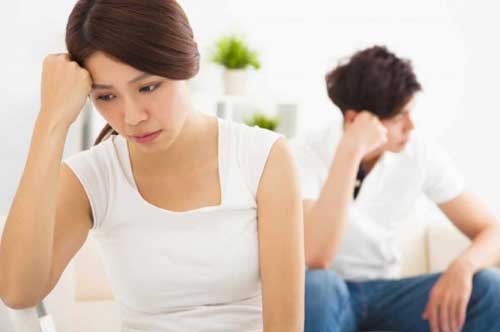 Thấy chồng hớt hải chạy ra khỏi phòng tắm, tôi "chết điếng" người khi nghe tiếng gọi từ bên trong đó