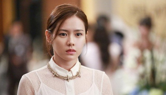 Hoa quyết định dứt tình một cách phũ phàng vì không thể nào tha thứ cho sự phản bội đầy trơ trẽn của chồng. (Ảnh minh họa) Hoa quyết định dứt tình một cách phũ phàng vì không thể nào tha thứ cho sự phản bội đầy trơ trẽn của chồng. (Ảnh minh họa)