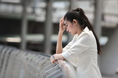 Tiếp tục ngã vào tay người đàn ông khác khi chồng tha thứ nhưng không chạm vào người vợ