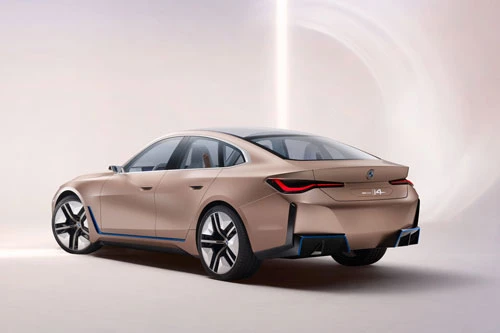 BMW i4.