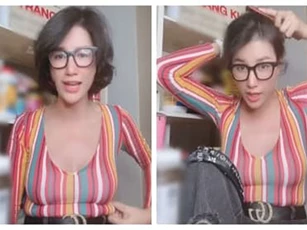 Trang Trần lộ tầng mỡ dày cộp khi mặc đồ bó sát trên sóng livestream