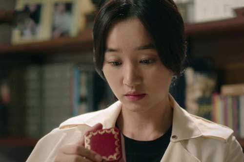 Cuối cùng, tôi đã phải quỳ gối cầu xin người yêu lấy cô bạn thân