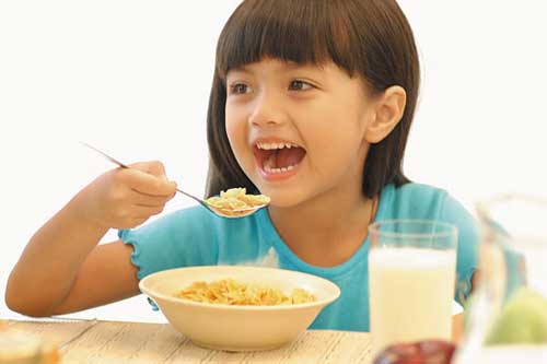 Chuyên gia dinh dưỡng bật mí 4 món mẹ nên cho con ăn mỗi sáng giúp bé thông minh, nhanh nhẹn