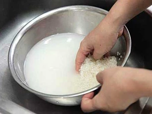 Nên vo gạo mấy lần để cơm thơm dẻo mà không mất chất? 99% bà nội trợ không biết câu trả lời chính xác