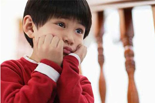 Mẹ giục con ăn cơm nhanh, học bài nhanh, gọi dậy sớm đều là ích kỷ?