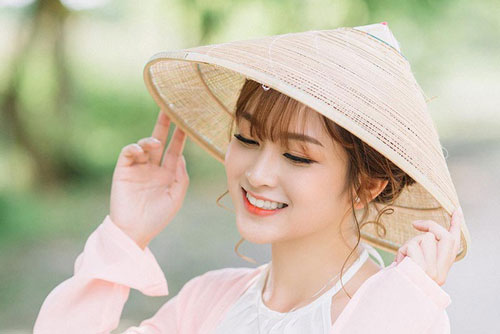 Nét duyên thầm của thiếu nữ quê quan họ Bắc Ninh trong bộ áo yếm