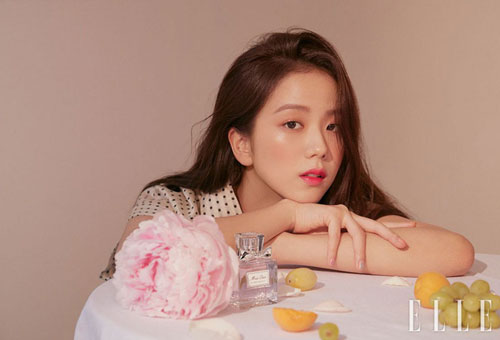 Jisoo (BLACKPINK) khoe vẻ đẹp trong trẻo trước thềm tái xuất