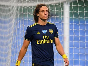 Arsenal đưa ra một loạt quyết định sốc về David Luiz, Cedric, Mari