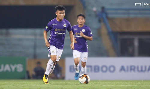 Quang Hải nóng nảy, chỉ thẳng mặt nhân viên y tế sân Gò Đậu