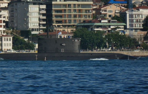 Tàu ngầm Nga trang bị tên lửa Kalibr tiến vào bờ biển Syria