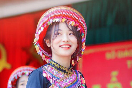 N&#x1EEF; sinh Th&#xE1;i Nguy&#xEA;n s&#x1EDF; h&#x1EEF;u v&#x1EBB; &#x111;&#x1EB9;p &#x111;&#xFA;ng chu&#x1EA9;n &#x201C;thanh xu&#xE2;n v&#x1B0;&#x1EDD;n tr&#x1B0;&#x1EDD;ng&#x201D;