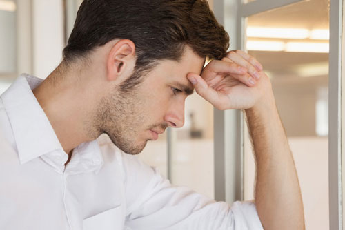 Nhận lời yêu người khác nhưng bạn gái vẫn thân mật với tôi