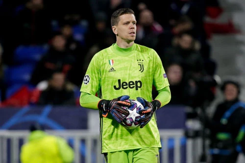 Thủ môn: Wojciech Szczesny (Juventus, 30 tuổi, giá trị chuyển nhượng: 32 triệu euro).