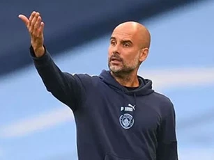Guardiola "úp mở" khả năng Man City buông xuôi trước Chelsea