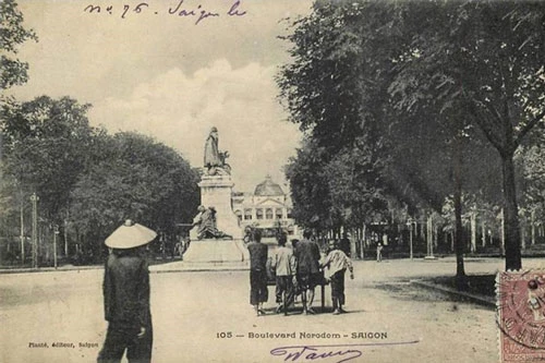 Đường Norodom là đường Lê Duẩn, thuộc Quận 1 hiện nay. Đường mang tên Boulevard Norodom từ năm 1871 vì đường bắt đầu từ Dinh Norodom (tức khu vực Hội trường Thống Nhất hiện nay), là một trong những con đường có tuổi đời xưa nhất Sài Gòn.