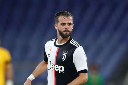 Tiền vệ: Miralem Pjanic (Juventus, 30 tuổi, giá trị chuyển nhượng: 52 triệu euro).