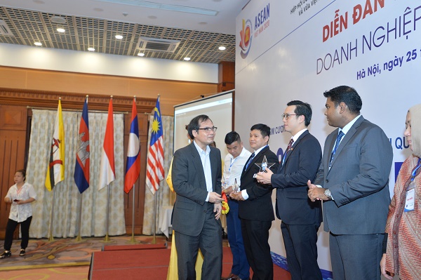 Diễn đàn thu hút sự tham gia của các đại biểu các bộ, ngành, các doanh nghiệp, đại sức quán các nước ASEAN.